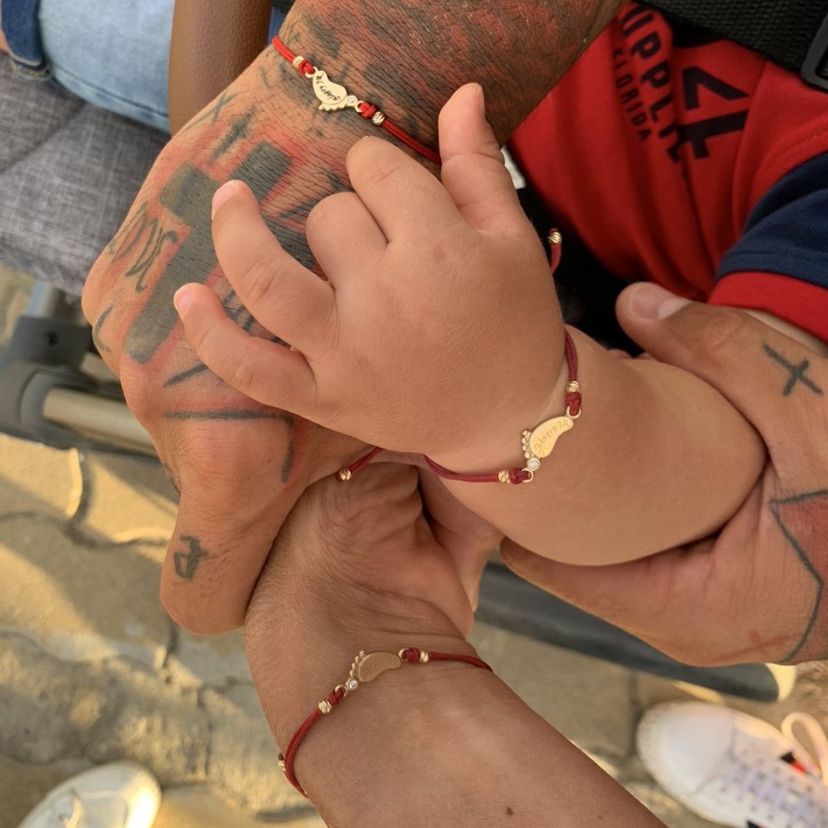 Gioielli Bracciali Bracciali con pendaglio Bracciale personalizzato stringa rossa 14K Oro Baby Feet Regalo per Madre Kabbalah BloomDiamanti 