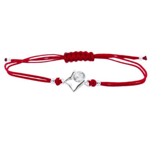 Braccialetto in filo rosso con elemento in argento con zirconio B7